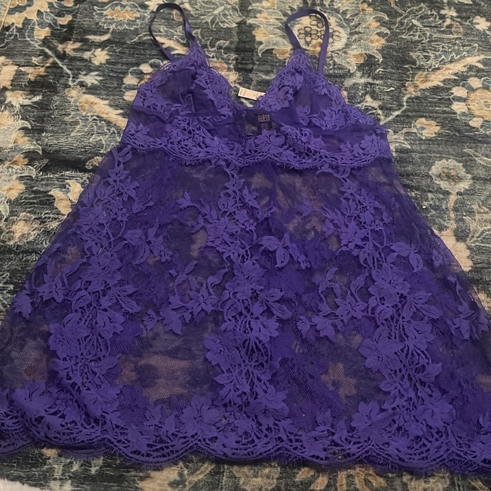 Victoria’s Secret One Piece Floral Lace slip - Picture 4 of 7